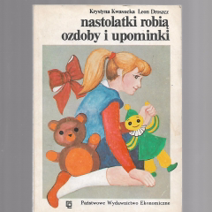 Nastolatki robią ozdoby i upominki